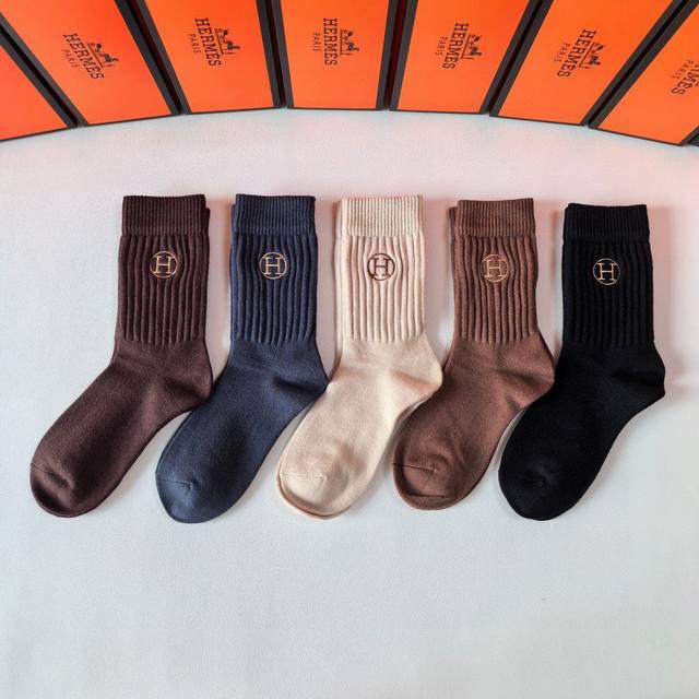 Special counter packaging Hermes new cashmere mid-length stacked socks! Five pai