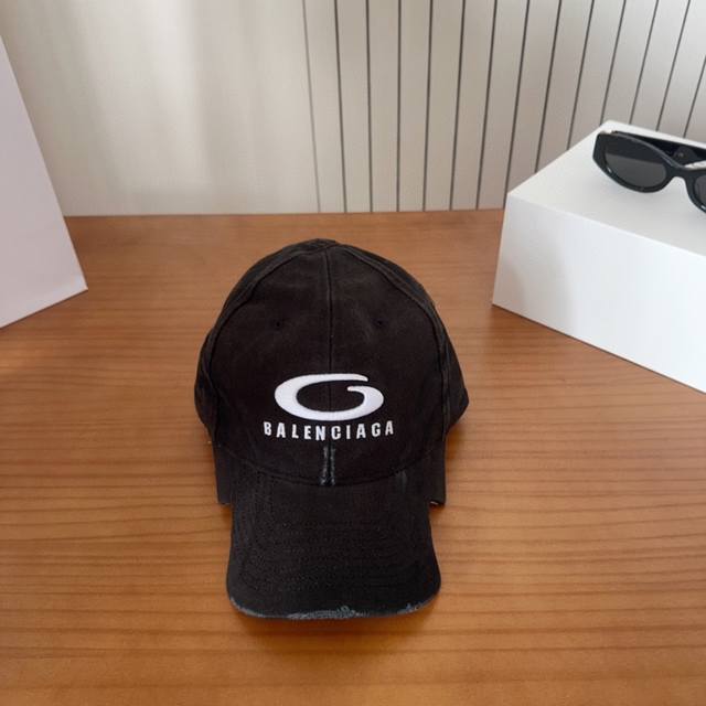 New Balencia*A Parisian family embroidered lettering new baseball cap In stock