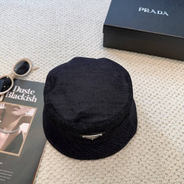 Prada high-quality denim inverted triangle bucket hat washed denim color, the sa