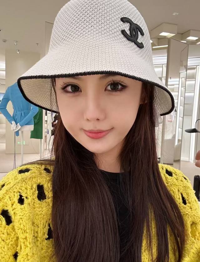 The trendy little item Chanel 25C high version bucket hat is here, with versatil