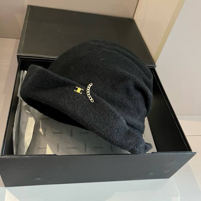 Celine Celine's new rolled-edge bucket hat, 100% wool fabric, head circumference