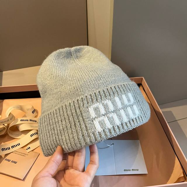 Miumiu Miu Miu counter new knitted wool hat DDD