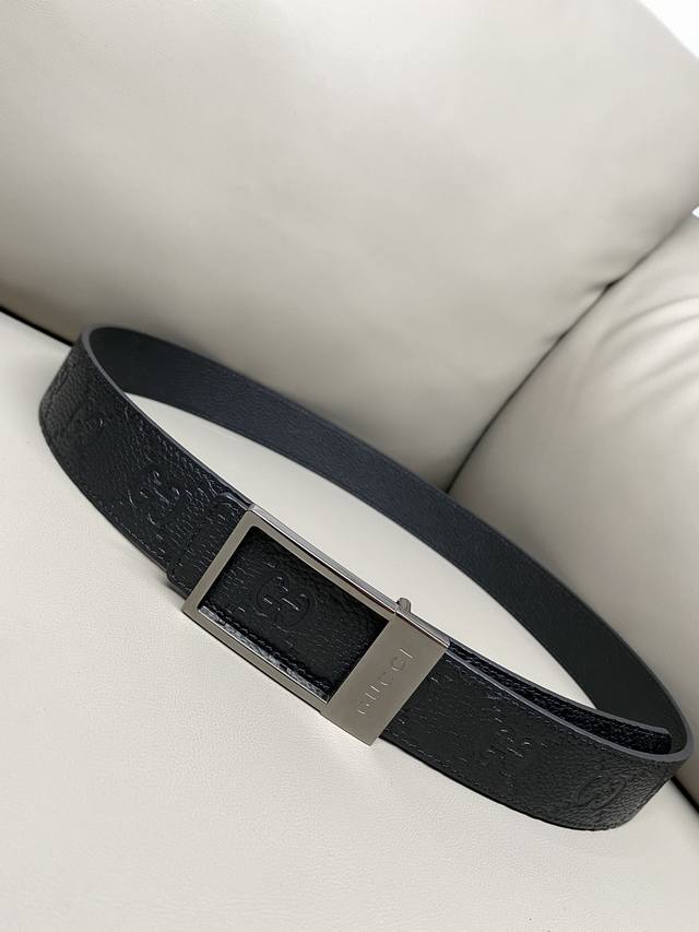 Gucci 3.5cm wide double-sided belt with rectangular buckle. Many men's belts are