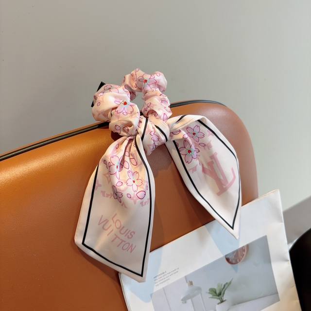 with packaging Lv Louis Vuitton Murakami Takashi series cherry blossom ribbon p