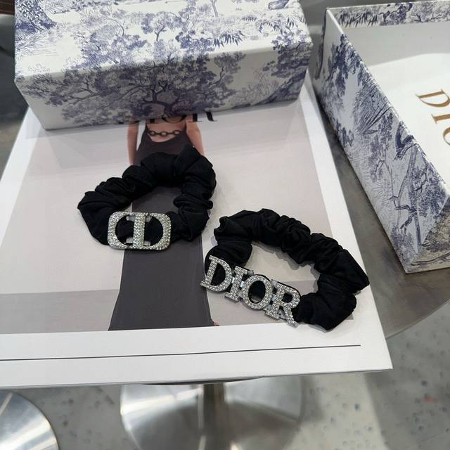 With box, single Dior Dior D's new hairband, fashionable and versatile! Simple a