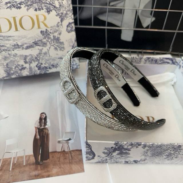 with boxDior's new headband, full of diamonds, fashionable and trendy, full of