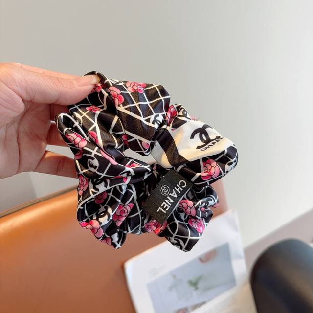 With packaging Chanel imported large intestine loop rubber band, silk satin cele