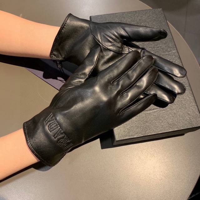 2025 New Exclusive First Touchscreen Gloves Prada Sheepskin Gloves Original Qual