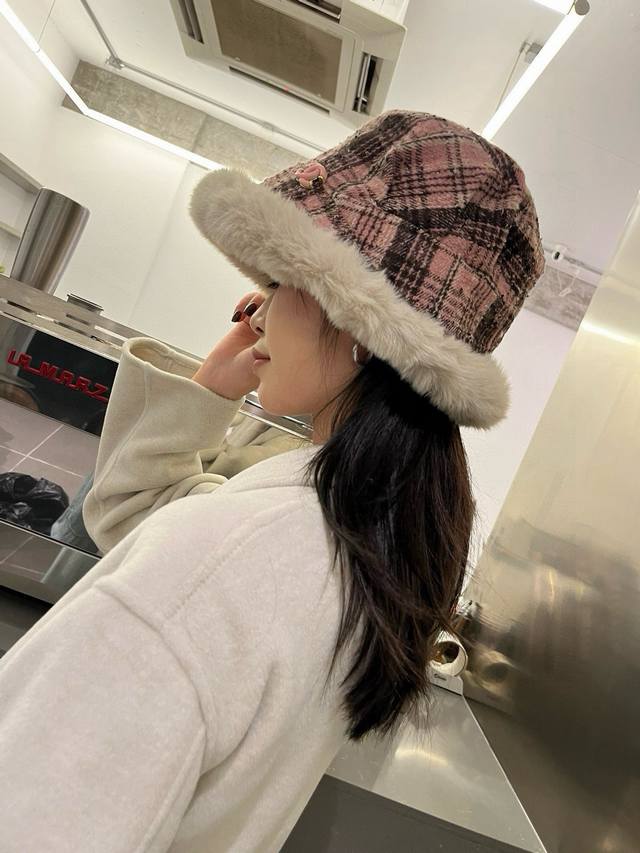 Chanel Chanel plus fleece beanie, bucket hat head circumference 57cm DDD