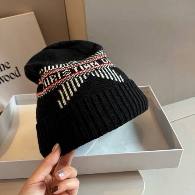 Dior knitted beanie DDD