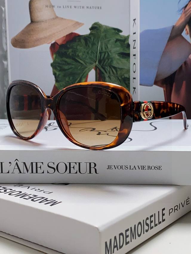 Gucci 2025 new retro thick-rimmed sunglasses for women with long faces, European