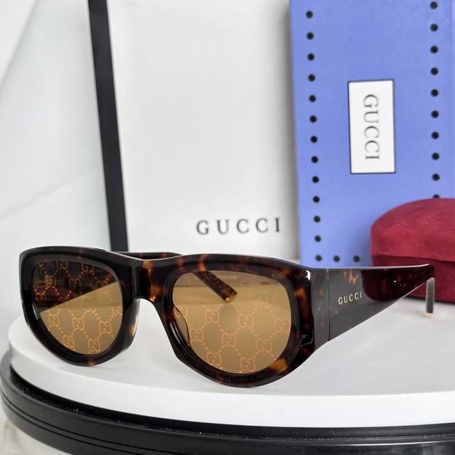 Gucc*Model