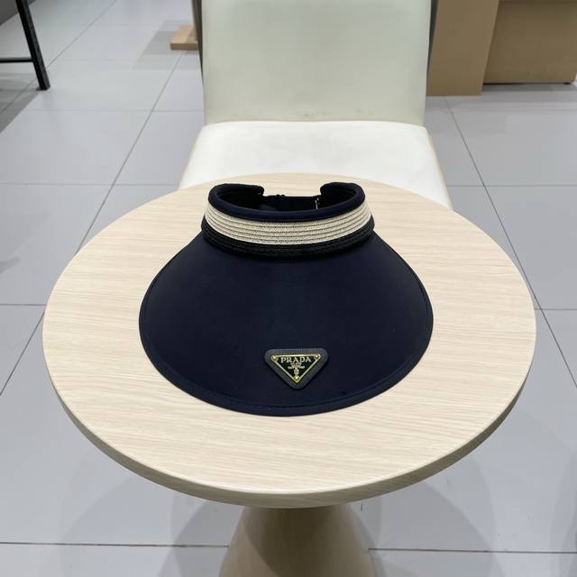 Prada Prada's new large brim hat, A whole high-end living in this summer's hot f