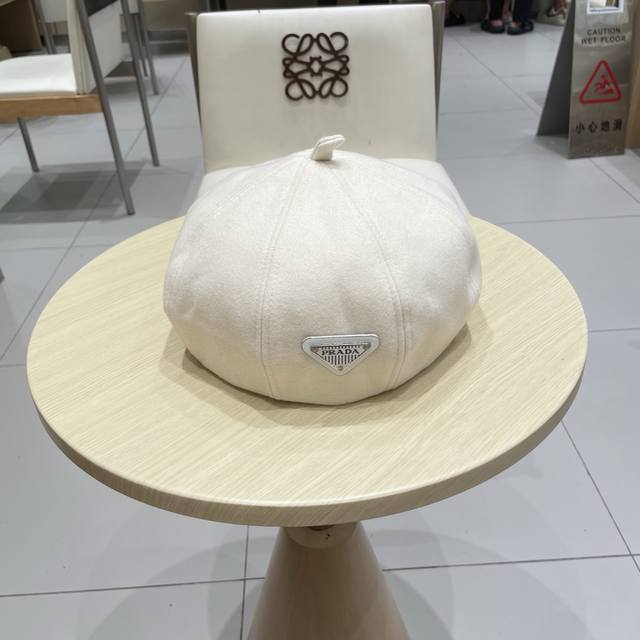 Prada Prada new Chinese style autumn and winter beret women's high quality light