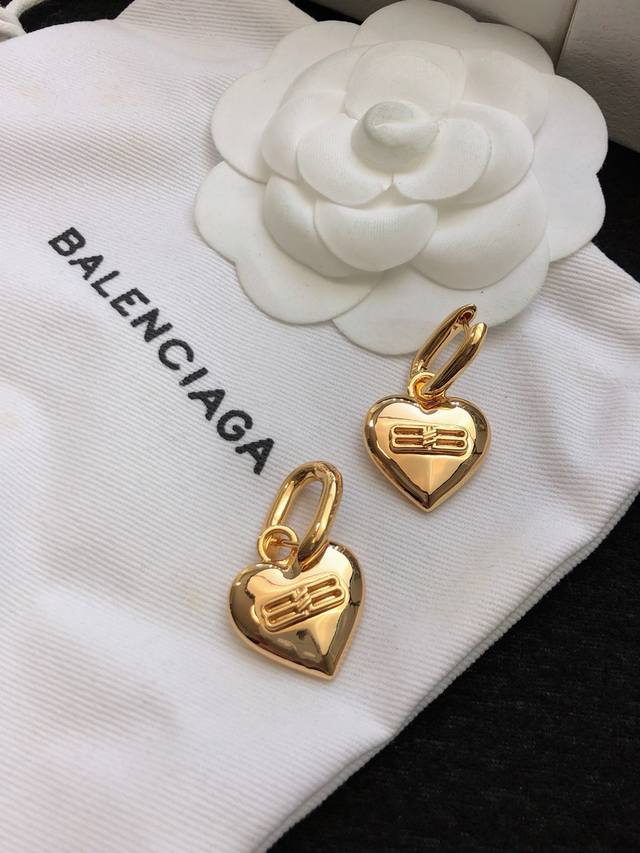 Original goods, new products, Balenciaga new style earrings, same as the counte