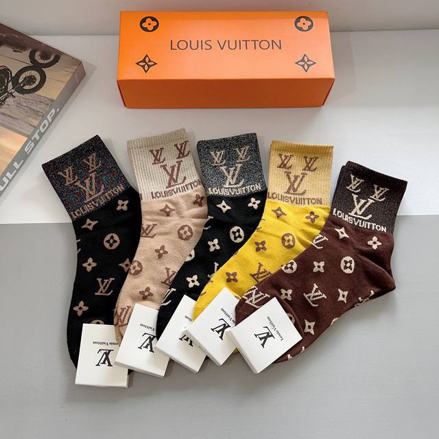 comes with a box of 5 pairs of Lv Louis Vuitton super popular small items, bamb