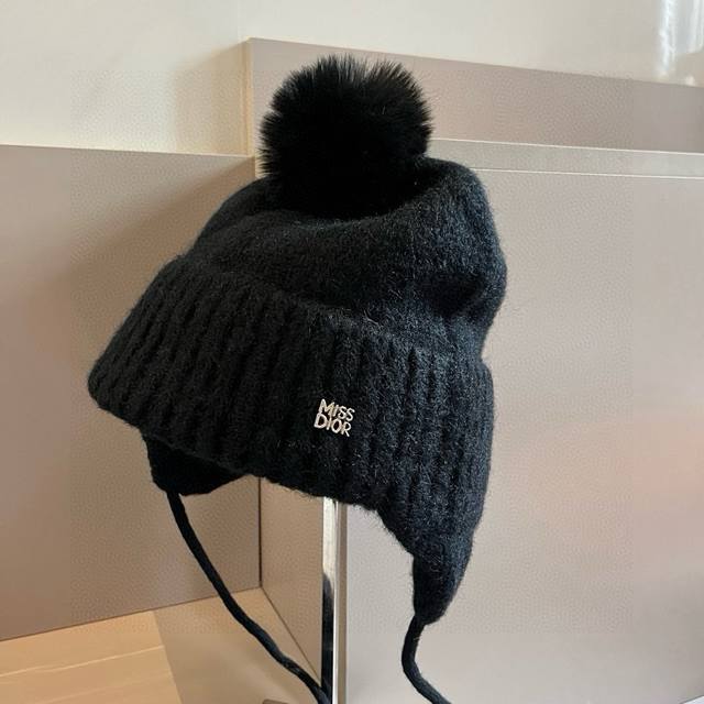 Dior new earmuffs, wool hat, black and white DDD