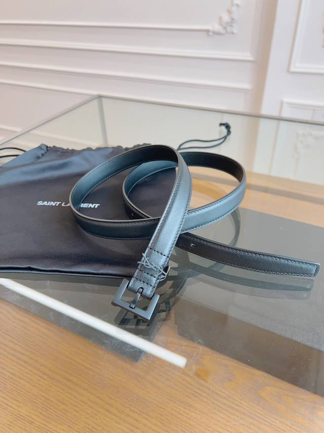 Saint Laurent Saint Laurent French original leather, black cowhide quality is un