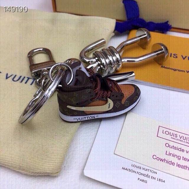 Original image and packaging. Exclusively customized, featuring a co-branded AJ