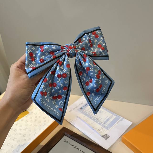 Lv Louis Vuitton new top clip DDD