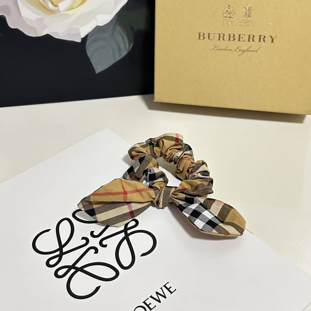 Special counter packaging Burberry's latest silk luxury hairband Little fairies