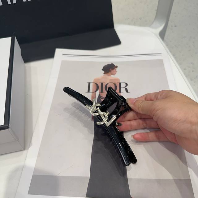 with packaging boxYsl Saint Laurent new grab clip, elegant and beautiful, fashi