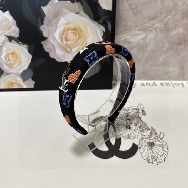 Special counter packaging Lv Louis Vuitton's latest headband Little fairies hurr