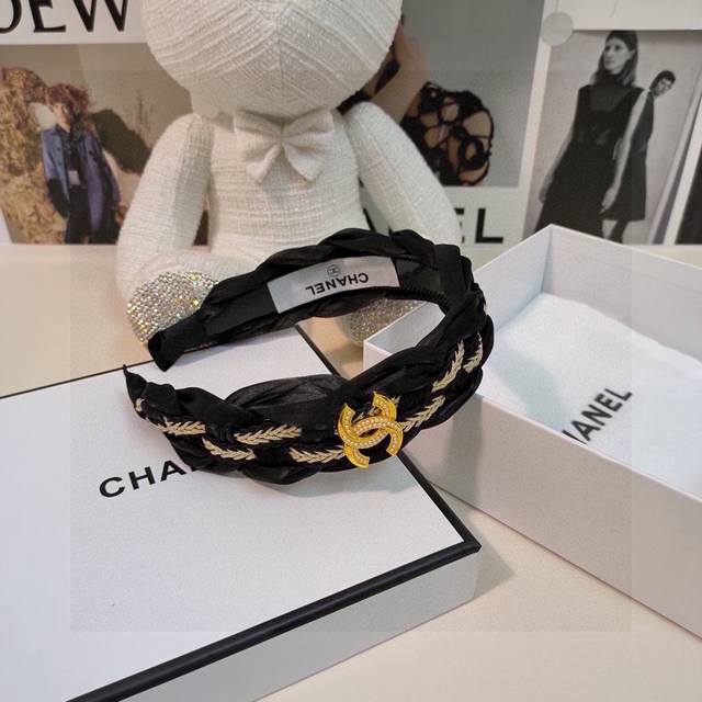 Special counter packaging Chanel Chanel's latest high-tech headband Little fairi