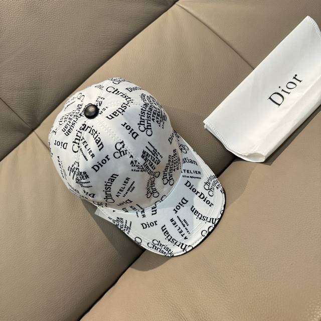 comes with a box bag. This new Dior baseball cap features a Christian Dior silk