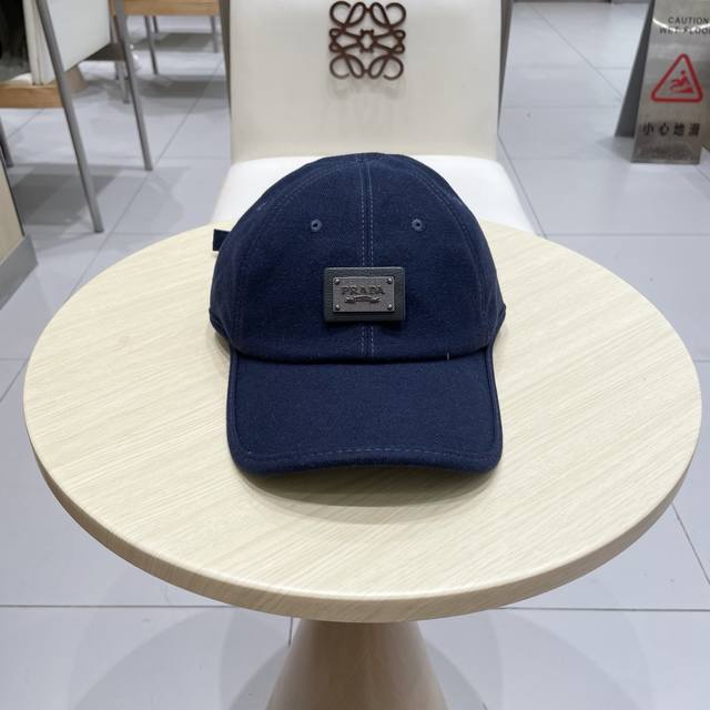 Prada new autumn and winter baseball cap purchasing version! Fashionable and hi