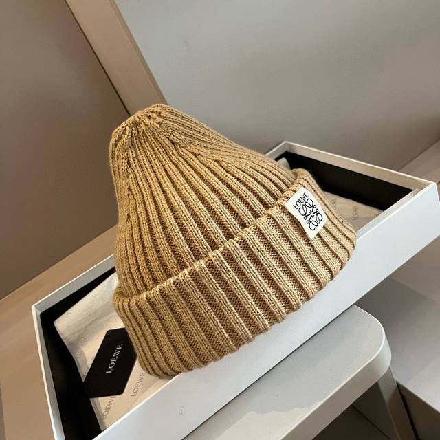 LOEWE new knitted beanie, unisex DDD