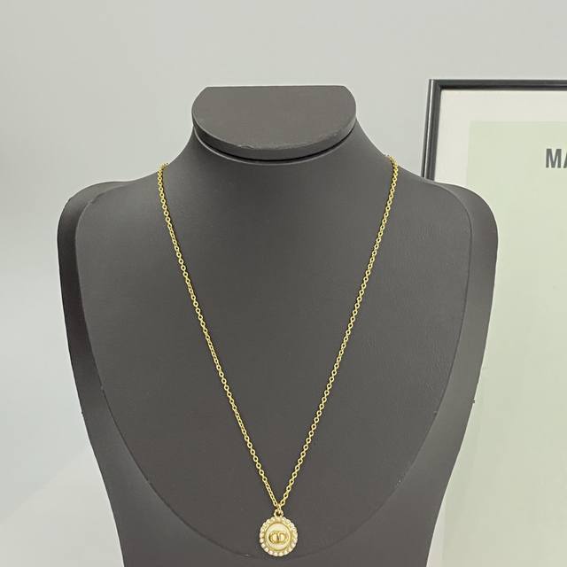 Dior necklace hot-selling new models Cd letter white round button necklace desig