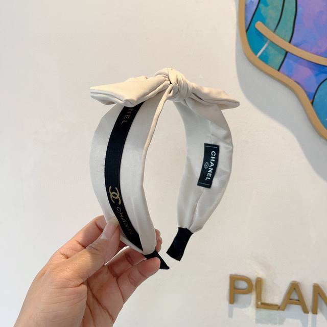 with packaging Chanel's new wide bow headband, a new product that makes your fa