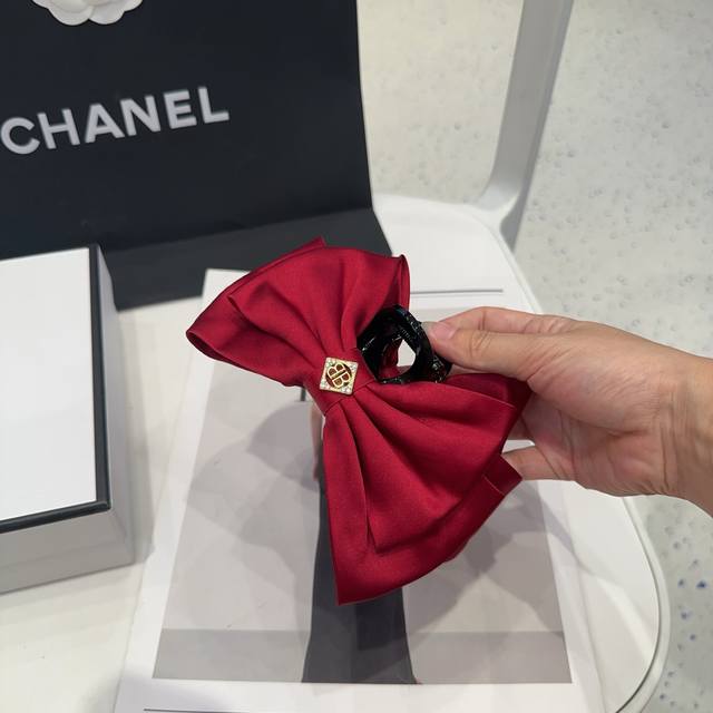 comes with a box Balenciaga large clip, a popular online item, simple and very
