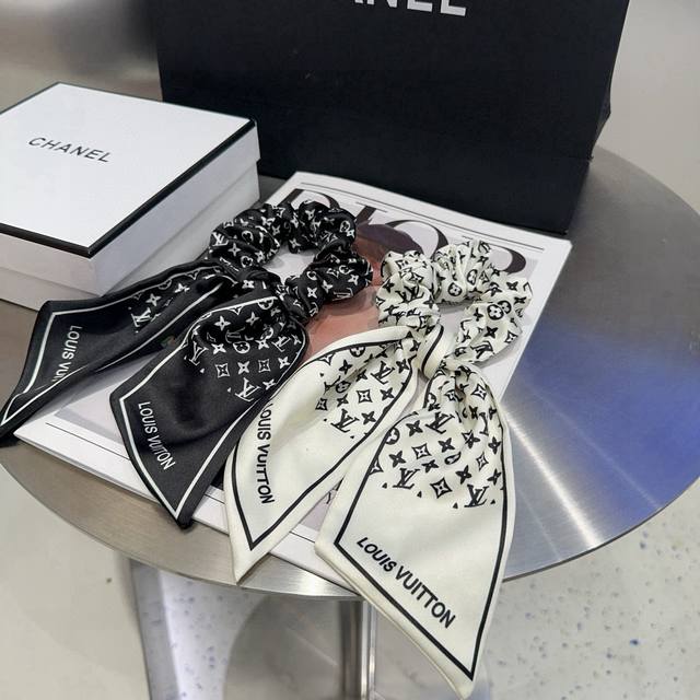 comes with packaging boxLouis Vuitton Louis Vuitton's new ribbon hairband, clas