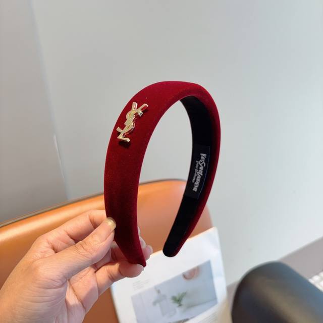 with packaging Yves Saint Laurent's new Korean flocked sponge headband, the ori