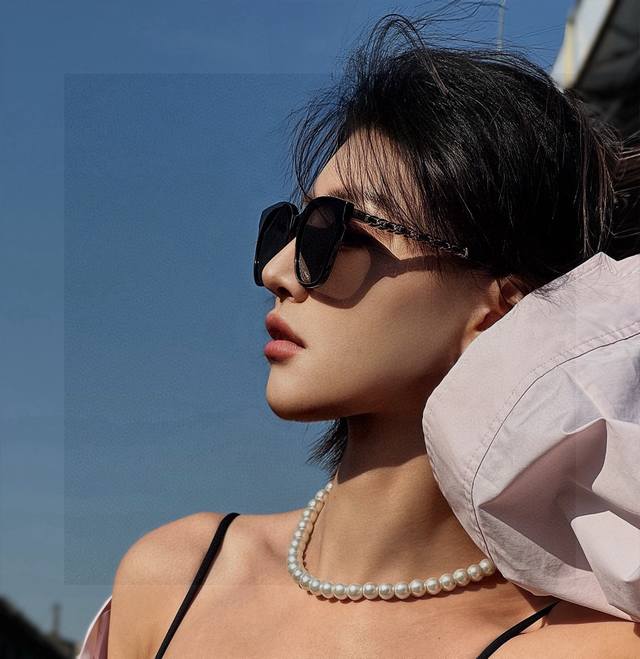 Chanel 2025 Spring New Large Frame Sunglasses for Men and Women Popular Large F