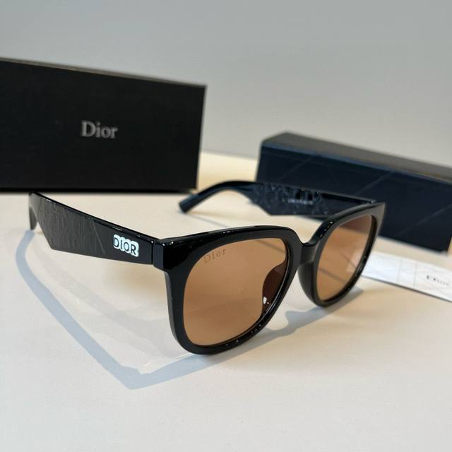 Dior's must-have item for travel season pays homage to the casual spirit of the