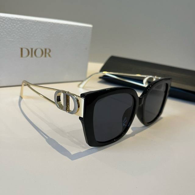 Dior sunglasses, light and comfortable, super face-covering small DDD