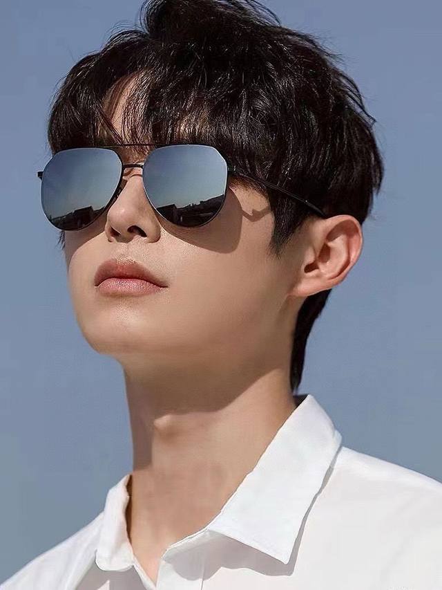 Gucci Men's Colorful Aviator Polarized Sunglasses Material: HD Nylon Thickened C