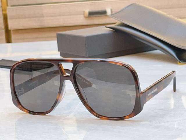 Saint Lauren* new sunglasses, Model: Sl652, Size: 54 14-135 DDD