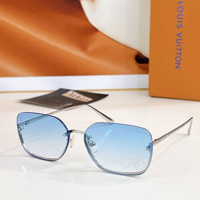 Louis Vuitto* Model: Z2051U Size: 63 ports 17-142 DDD