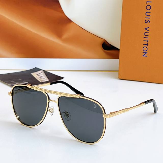 Louis Vuitto* Model: Z1415E Size: 59 ports 15-145 DDD