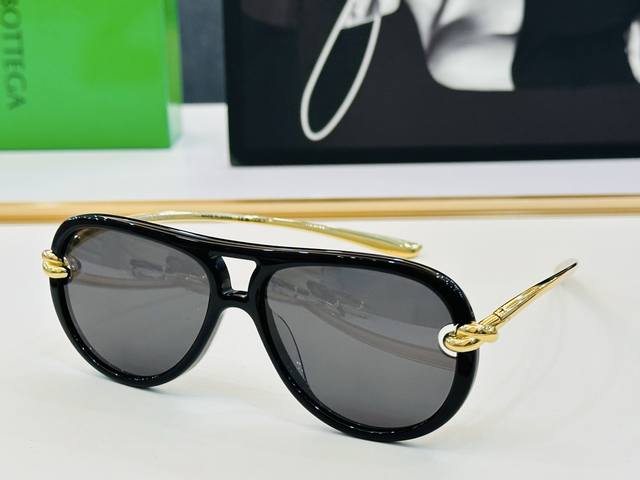Just arrived Bottega Veneta Bv1418S Size: 58 mouth 15-145 The real thing is mor