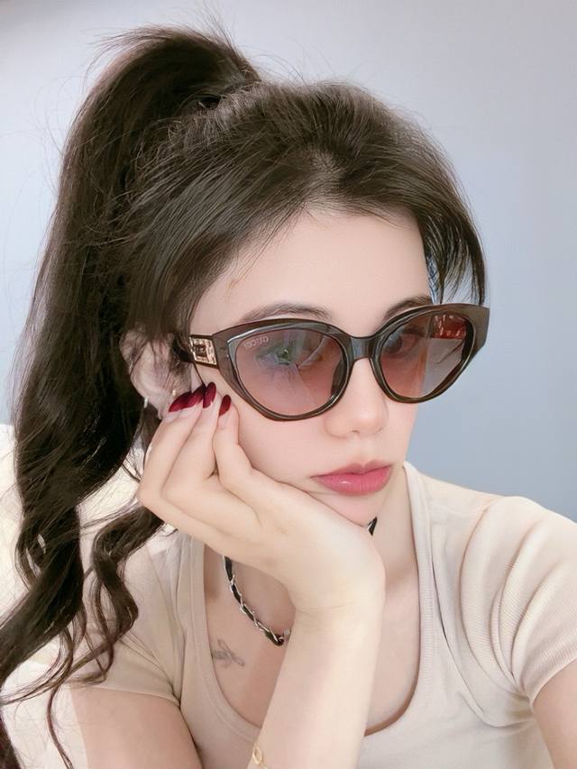Gucci 2025 Spring New Trendy Hot Style Fashion Small Frame Sunglasses High Quali
