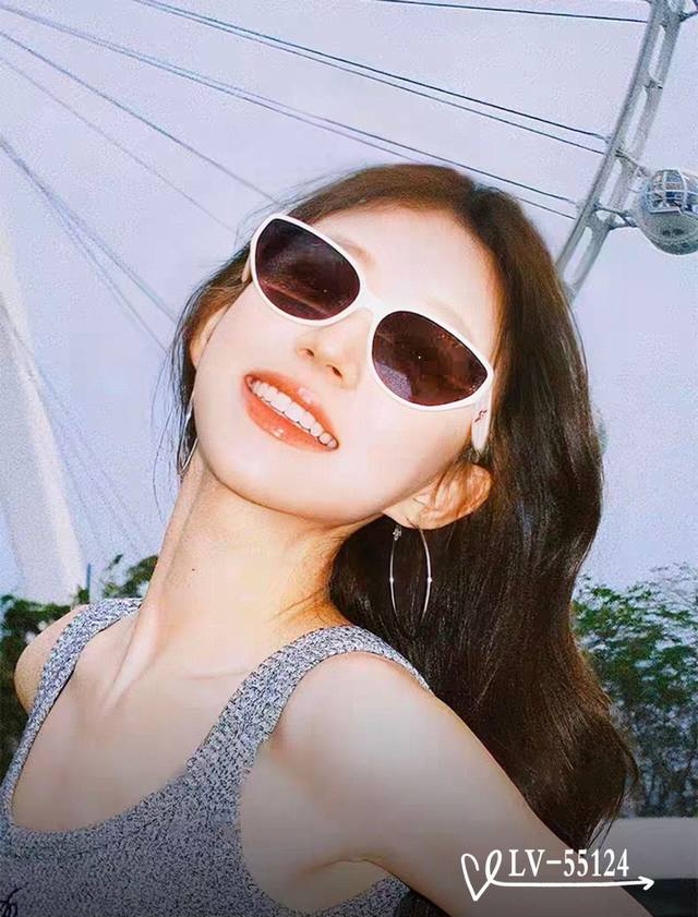 Louis Vuitton - Lv DDD. Polaroid resin lenses DDD. Tr frames are lightweight and