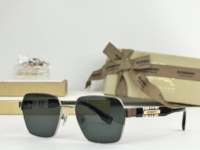 Burberry Mod: Be2395 Size: 54 ports 19 145 DDD