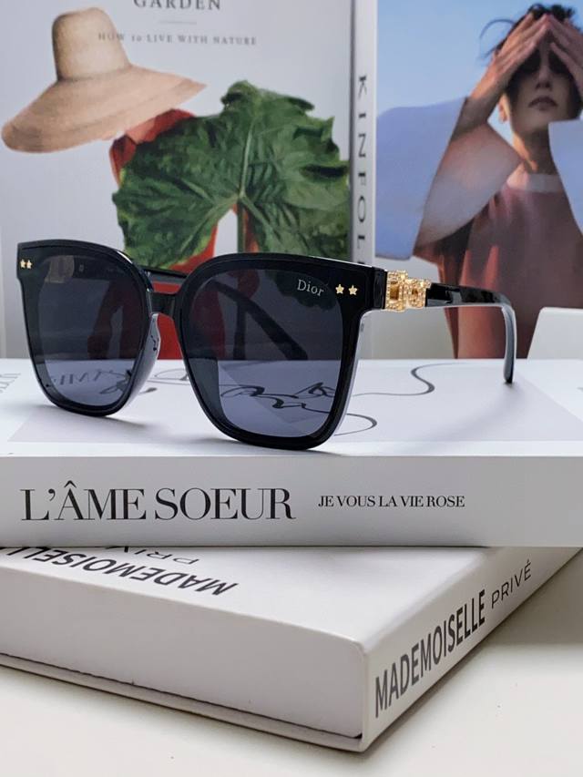 Dior 2025 Square D asymmetrical letter design filled with small diamonds, classi