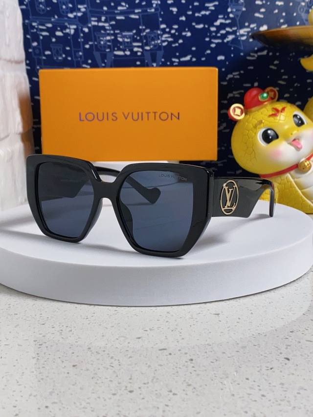 Lv Louis Vuitton 2025 new European and American style large frame light luxury s