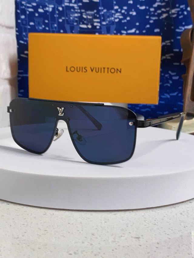 Louisvuitton 2025 new cross-border European and American one-piece men's long-fr